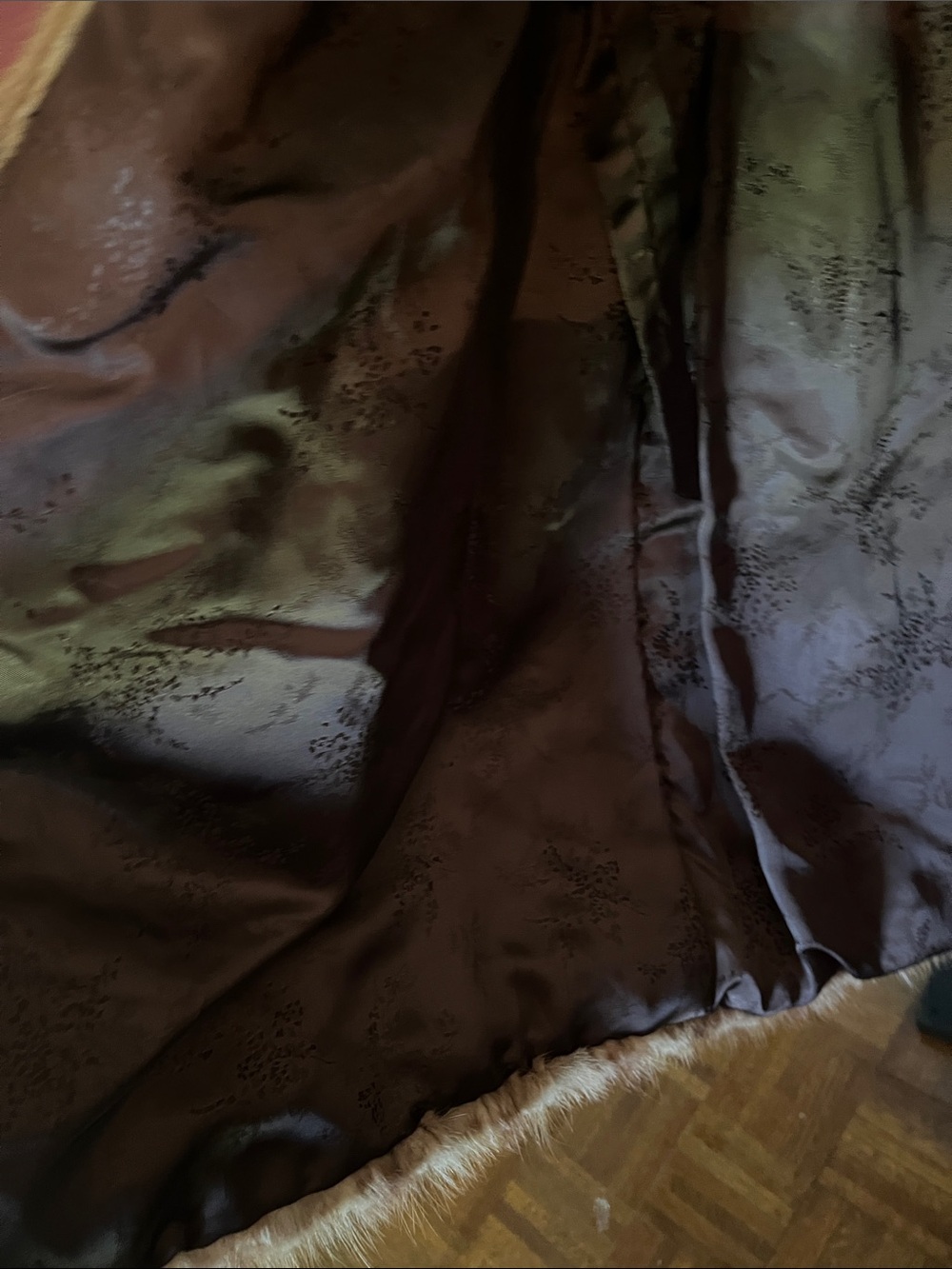 Luxurious Women's Muskrat Fur Coat - Brown - Picture 7 of 15